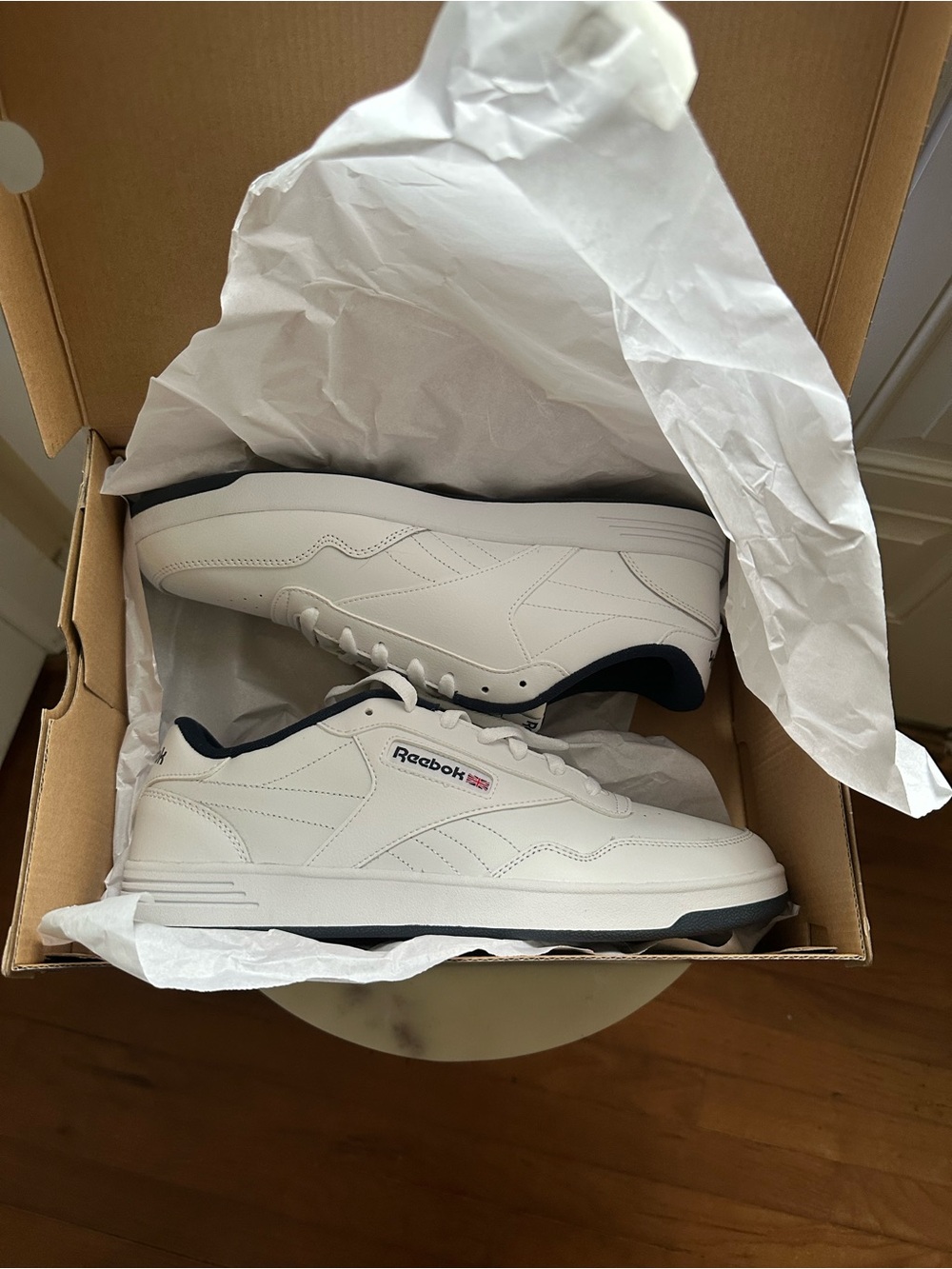 Reebok Club MEMT Men's Shoes White/Navy Leather - Picture 2 of 12